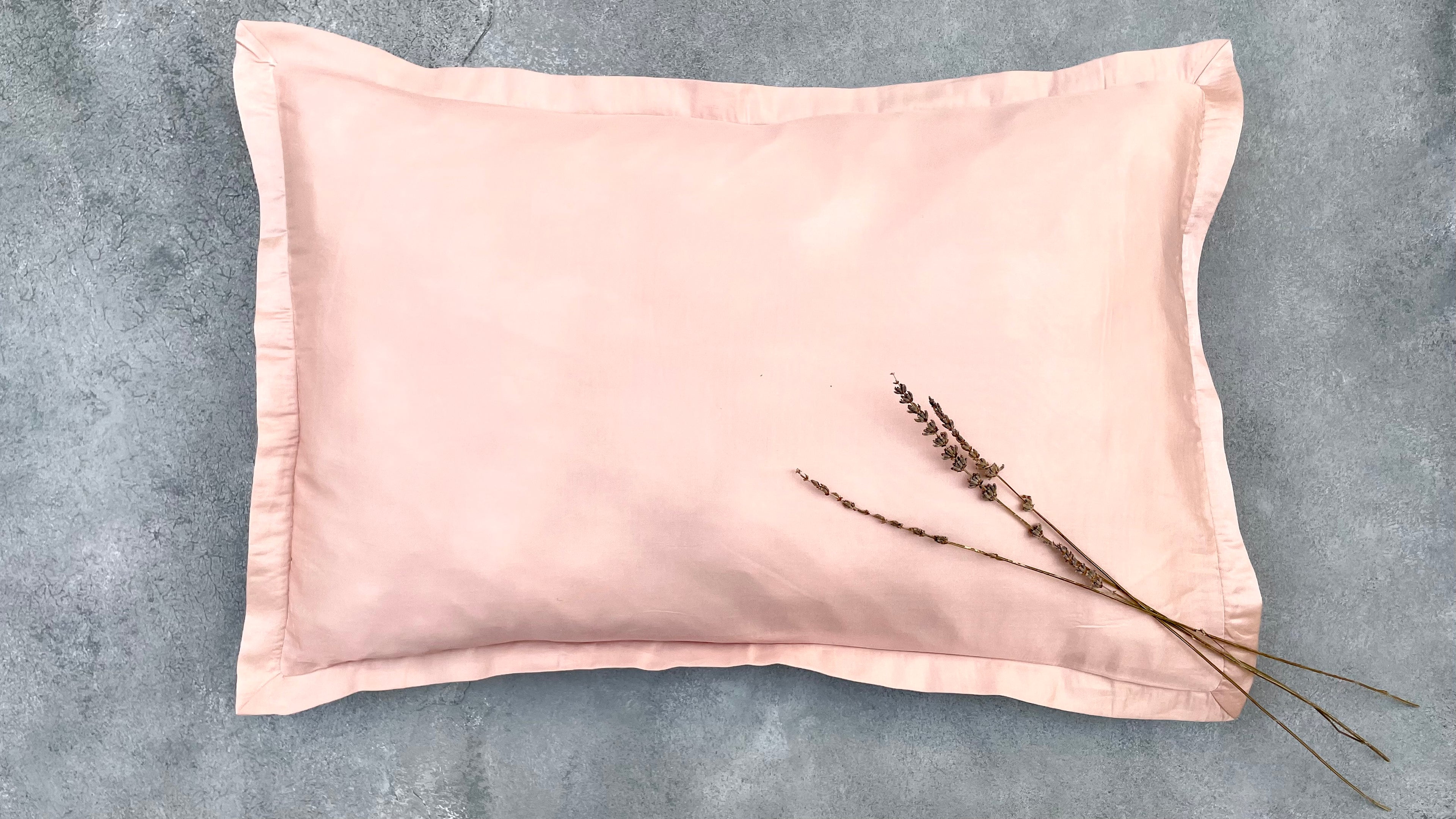 Silk: The Luxurious Fabric That Can Elevate Your Sleep