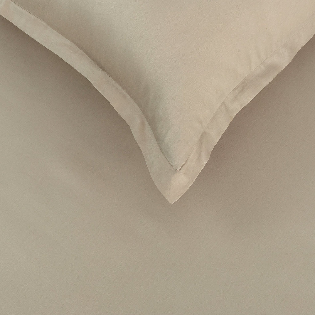 Close-up of Verona estate beige Oxford pillowcase border